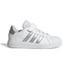 Pratiche sneaker in stile 3-stripes.
