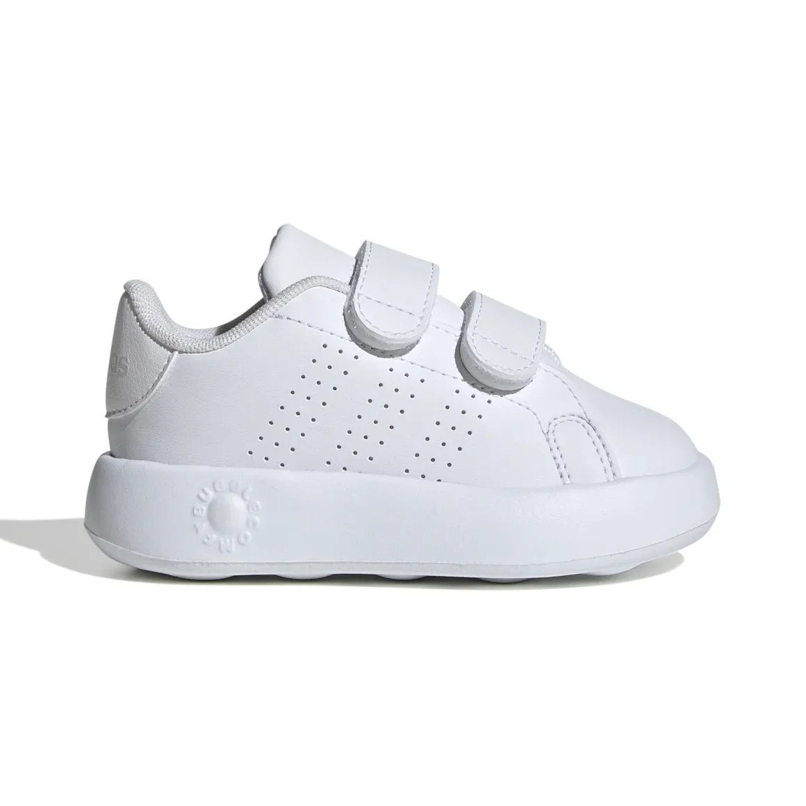 Scarpe infant realizzate in parte con materiali riciclati.