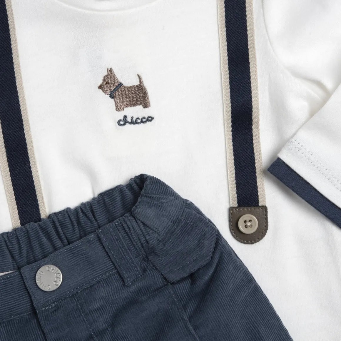 Set 2 pz t-shirt e pantaloni lunghi finte bretelle – chicco