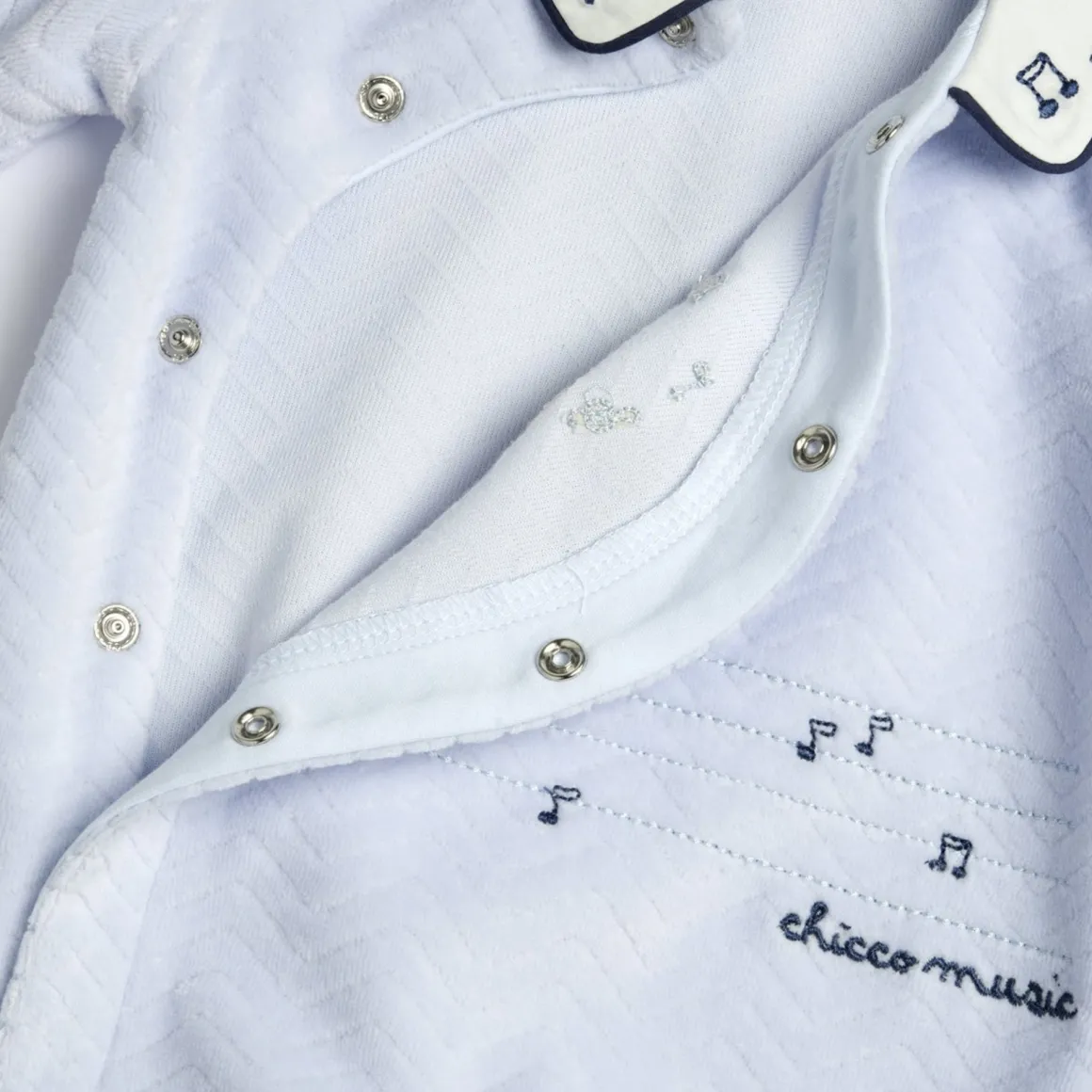 Tutina aperta davanti con elefantino – chicco