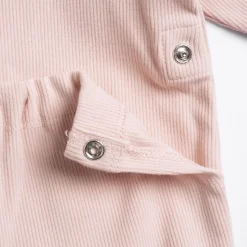 Tutina in caldo tessuto, con apertura sulla schiena e entrogamba ideale per primavera e autunno