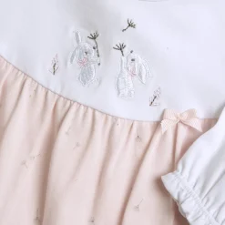 Tutina in cotone leggero, ideale per primavera e autunno con apertura sulla schiena ed entrogamba